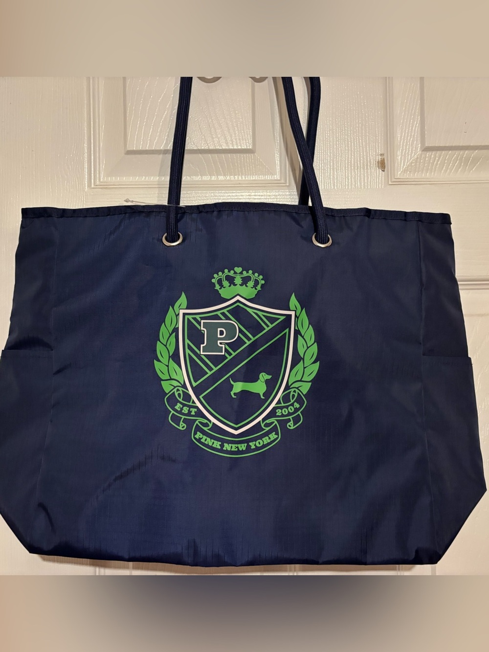 ‼️NWT-PINK Victoria's Secret Navy Tote with Green Crest‼️